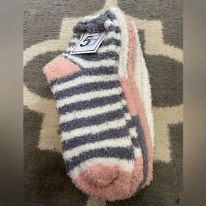 New! 5B Style Fuzzy Socks - 5 pack